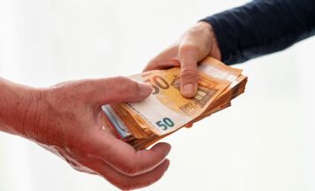 Niederösterreich: Mann verliert Job und erhält 2.590 Euro Entschädigung
