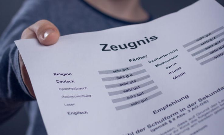 Schüler mit Notendurchschnitt bis 2,0 bitte melden (Foto: Stockfoto/Thorsten Malinowski)
