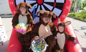 Osterhasen besuchen Braunau und Simbach