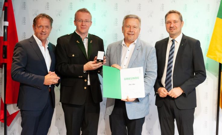 Auszeichnung für Einsatz in Pasching. (Foto: Gemeinde Pasching)