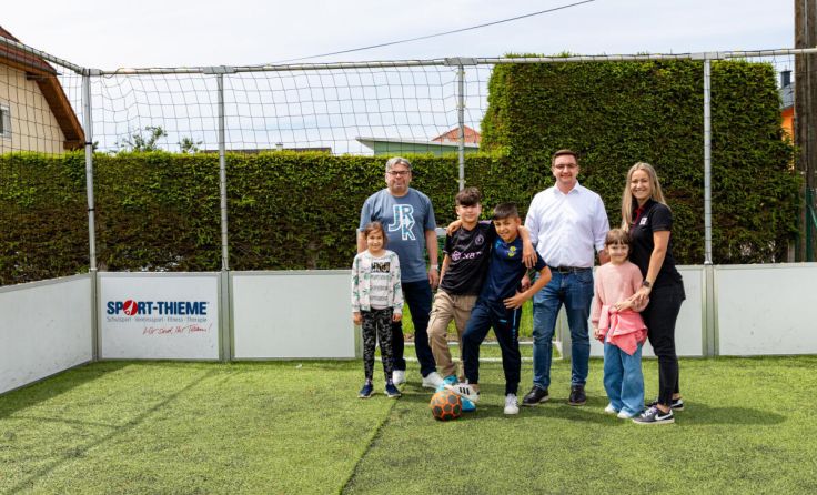 Das Fun Court dient als eingezäunte Kunstrasenanlage zum Ballspielen. (Foto: Stadtarchiv Traun)