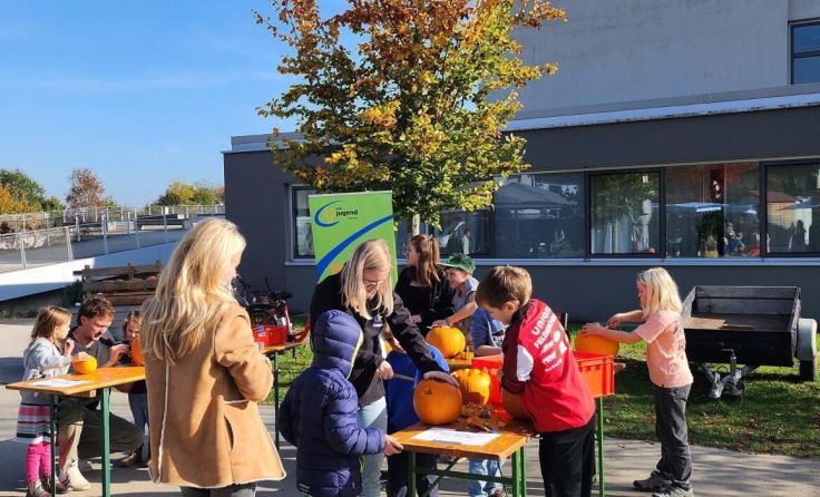 Die Kürbisaktion war unter den Besuchern sehr beliebt. (Foto: Johann Lackner)
