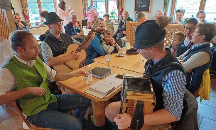 Für musikalische Unterhaltung sorgte die Gosinger Hausbank Musi. (Foto: Alpenverein Enns)