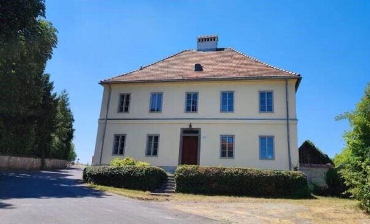 Im Pfarrhof Erla findet das erste Erlinger Leopoldi Schnapsen statt. (Foto: Dorfgemeinde Erla)