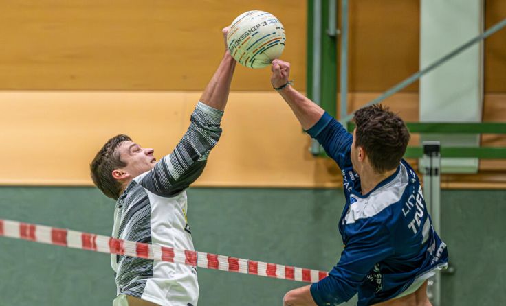 Die Faustball-Teams lieferten sich hitzige Duelle. (Foto: BEWO/Wolfgang Benedict)