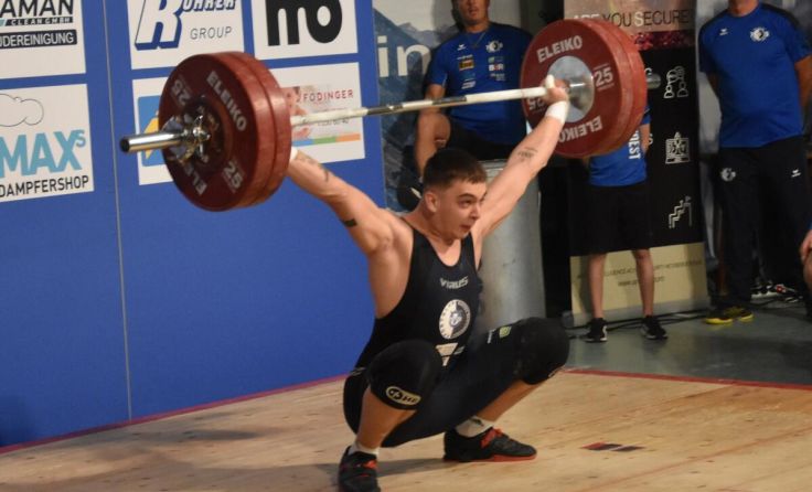 Luca Modrey aus Leonding beim 130-Kilogramm-Reißen. (Foto: Conny Högg)