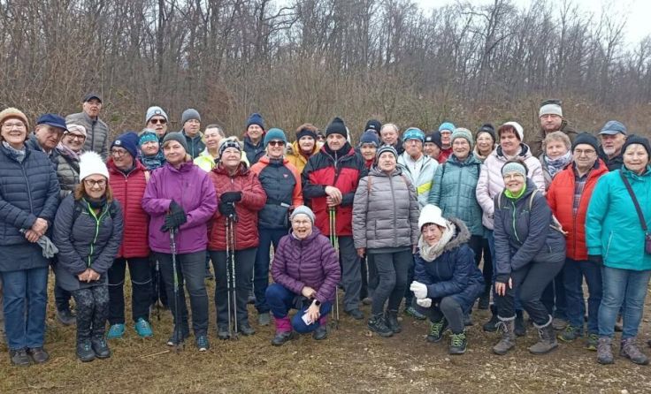 Acht Kilometer bestritten die Teilnehmenden am Schneerosen-Rundwanderweg. (Foto: PV Dworak)
