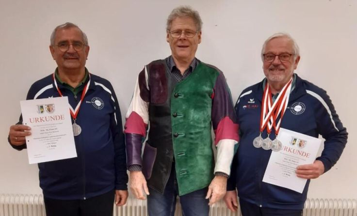 Karl Mikolasch, Schützenkönig Engelbert Nöbauer und August Maier (v.l.) (Foto: Priv. SG Enns)