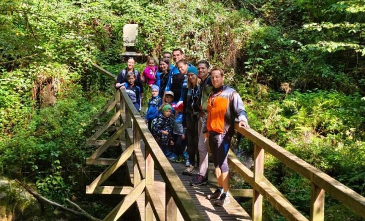 Die Wandergruppe auf dem Weg durch die Wolfsschlucht. (Foto: Alpenverein Enns)