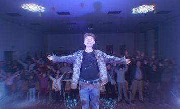 Als Charme auf Erinnerung traf, verzauberte Magic Jack den Pfarrsaal Enns-St. Laurenz