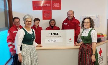 Goldhaubengruppe Sattledt unterstützt Rotkreuz-Markt in Kremsmünster