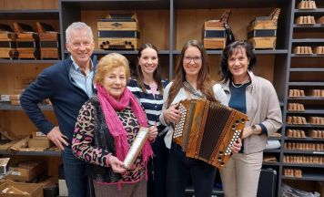 Zwei Schwestern, viele Quetschn und fast 350 Jahre Handwerks-Geschichte