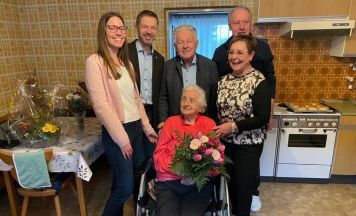 Pühringer gratuliert Pettenbacherin zu 100. Geburtstag