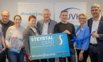 Mitgliedertreffen bei UVK: Wirtschaft Steyrtal startet mit Netzwerken und Kabarett ins Jahr