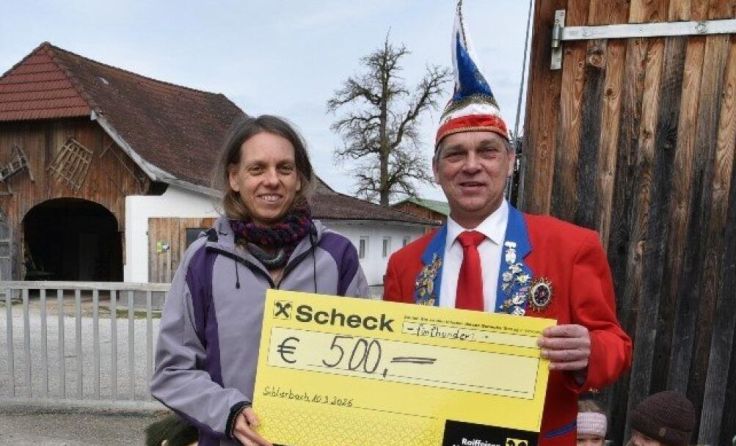 Bei der Übergabe (Foto: Faschingsgilde Schlierbach)