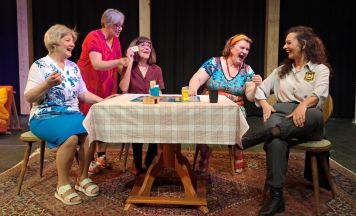 Theatergruppe frei-wild Molln feierte mit Das ungleiche Paar erfolgreich Premiere