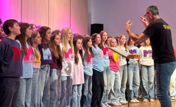 320 Schüler in sieben Chören begeistern beim 37. Bezirksjugendsingen