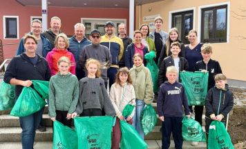 Engagierte Helfer reinigen Oberschlierbachs Straßen und Wiesen