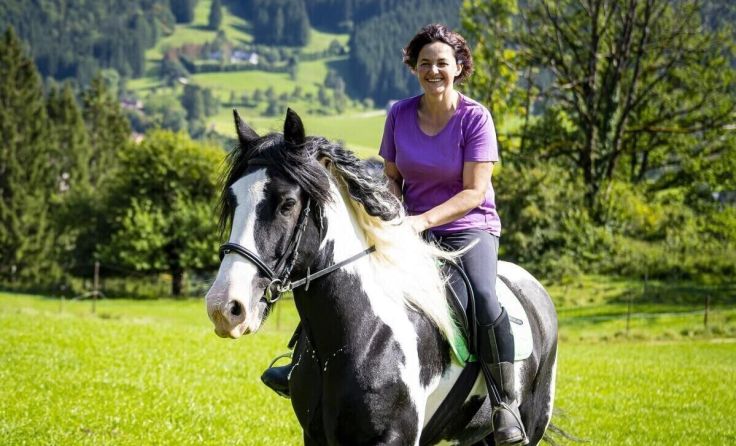 Bezirksbäuerin Sabine Sieberer hat ihr Hobby, das Reiten, zum Beruf gemacht. (Foto: privat)