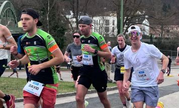 U20-Silber für Gerstmayr vom Kremstal Running Collective beim Welser Halbmarathon