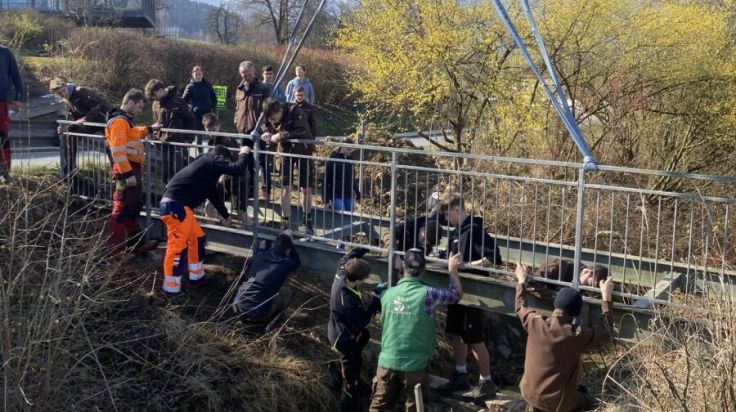 Schlierbacher Landwirtschaftsschüler bauen sicheren Schulweg