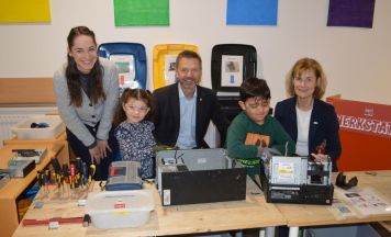 Kindergartenkinder im Bezirk entdecken Technik