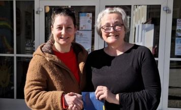 Mollner Trachtengruppe unterstützt mit selbstgebackenen Ahnlkipferl soziale Projekte