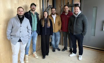 Junge Wirtschaft vernetzt sich bei Baustellenbesichtigung in Schlierbach