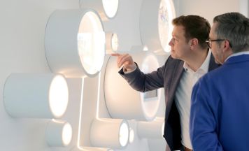 Umwelt-Landesrat Kaineder besucht Greiner Bio-One in Kremsmünster