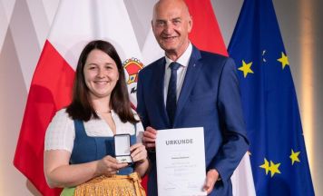 Wartbergerin Theresa Neubauer mit OÖ. Jugend-Ehrenzeichen ausgezeichnet