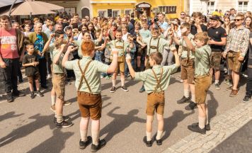 Maikirtag in Steinbach an der Steyr lockt mit Brauchtum, Bierbrunnen und Familienprogramm