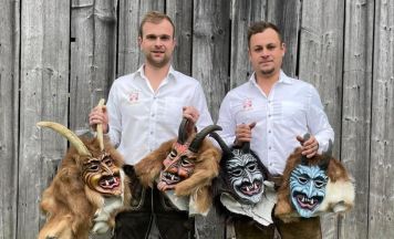 Steyrtaler Perchten pflegen Brauchtum und fertigen Masken in Handarbeit