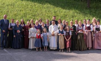 Goldhaubengruppe Steinbach an der Steyr hält Kulturerbe lebendig und lebt Gemeinschaft