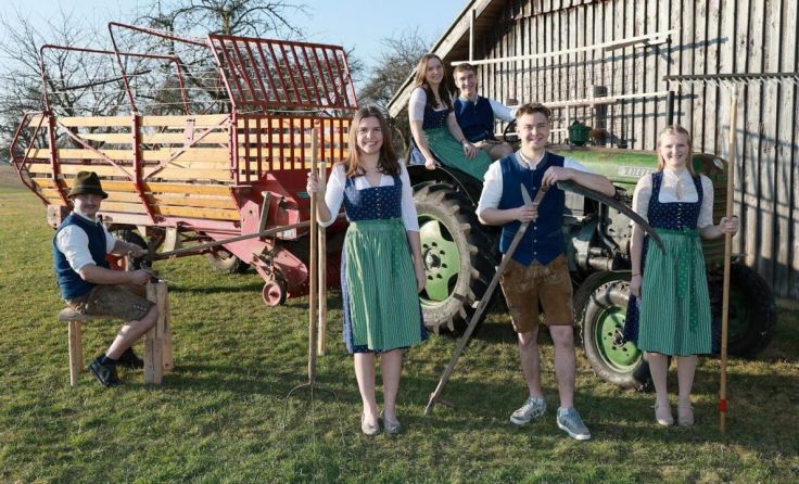 Die Landjugend Pettenbach lädt zum Bezirks-Sensenmähen ein. (Foto: Landjugend Pettenbach)
