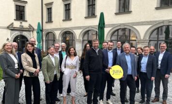 Bankenvertreter informieren sich über Bauen im Bestand im Stift Spital am Pyhrn