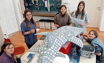 Vernissage im Stiftsgymnasium Kremsmünster: Schüler setzen Zeichen gegen Meeresverschmutzung