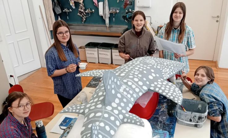 Aus vermeintlichem Abfall wird Kunst mit klarer Botschaft. (Foto: Stiftsgymnasium Kremsmünster)