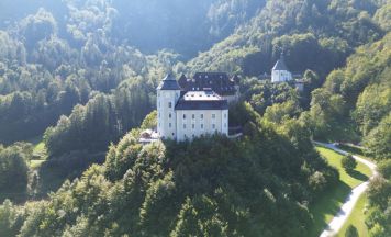 Den Muttertag mit Kultur, Geschichte und Kreativmarkt im Schloss Klaus feiern