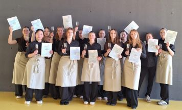 HLW Kirchdorf kürt neue Jungsommelièren im Weinfachbereich