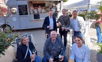 HLW-Schüler servieren Genuss und beleben Kirchdorfer Stadtzentrum