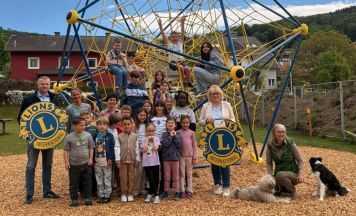 Lions Clubs unterstützen tiergestütztes Förderprojekt an der Volksschule Kirchdorf