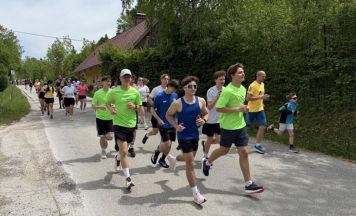 Kirchdorfer Gymnasiasten erlaufen bei Wings for Life mehr als 4.500 Euro für Rückenmarksforschung
