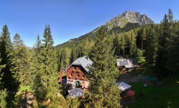 Falstaff zeichnet sieben Almhütten aus dem 360° Alpenland aus