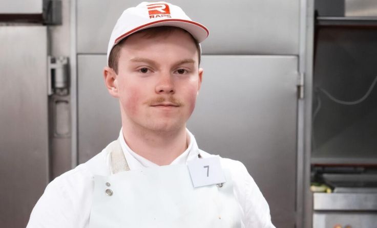 Andreas Trinkl aus Vorderstoder ist bester Fleischerlehrling Oberösterreichs. (Foto: Röbl)