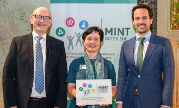Volksschule Kirchdorf mit MINT-Gütesiegel ausgezeichnet