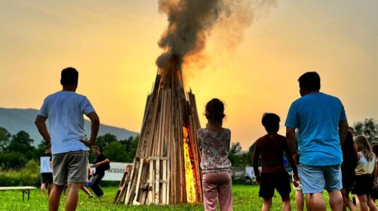 Sonnwendfeuer des Roten Kreuzes Kirchdorf lädt zum Feiern für den guten Zweck
