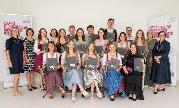 Klinikum Kirchdorf bildet 16 neue Diplompflegekräfte aus