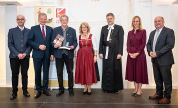 Kremsmünsterer erhält Auszeichnung für sein Engagement in der Volkskultur