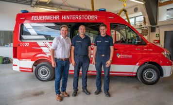 Freiwillige Feuerwehr Hinterstoder nimmt neues Kommandofahrzeug in Betrieb
