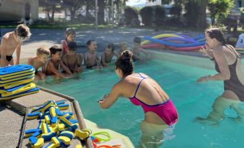 Oberösterreichweite Kurse: Kirchdorf stärkt Kinder beim Schwimmenlernen
